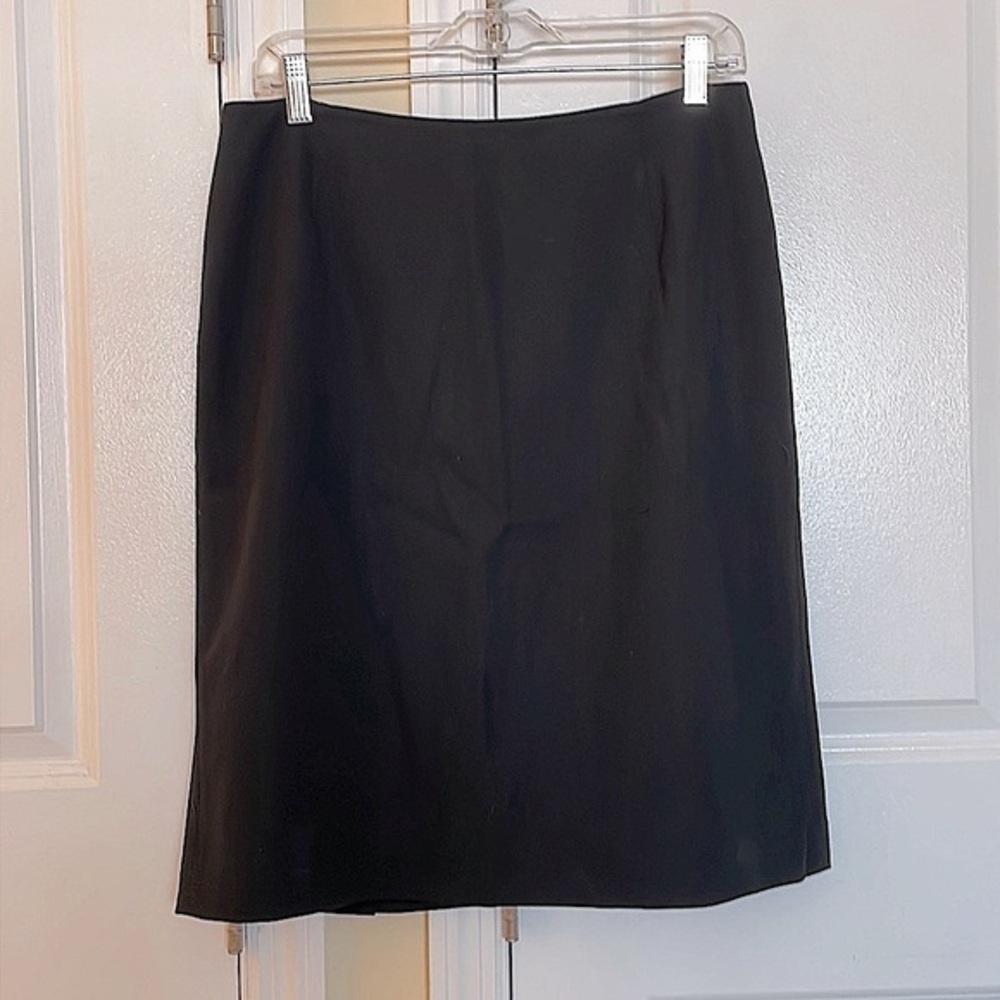 Country Road black wool lined skirt - Size 10. “Split pleat” detail on back.